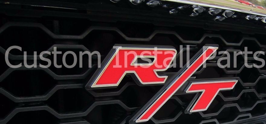 R/T grille emblem detail